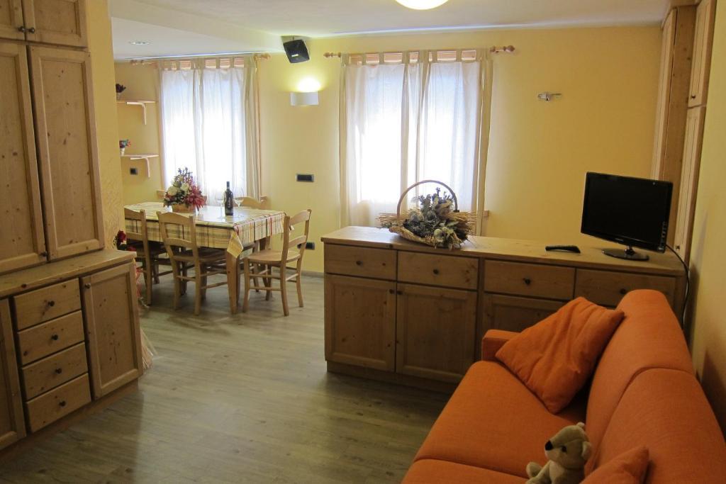 Chalet Del Sole Per Gruppi Лівіньо Номер фото