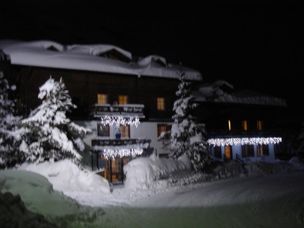 Chalet Del Sole Per Gruppi Лівіньо Екстер'єр фото