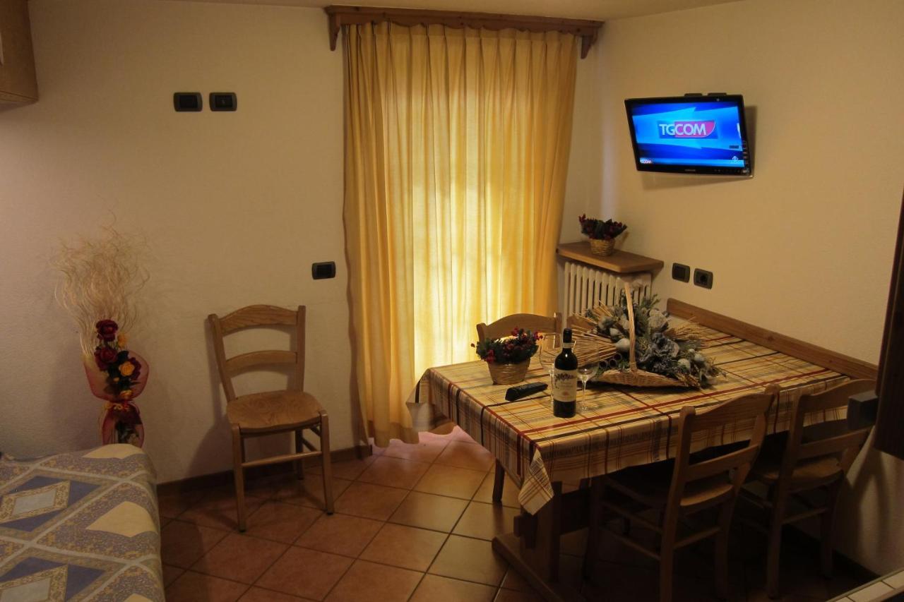 Chalet Del Sole Per Gruppi Лівіньо Номер фото